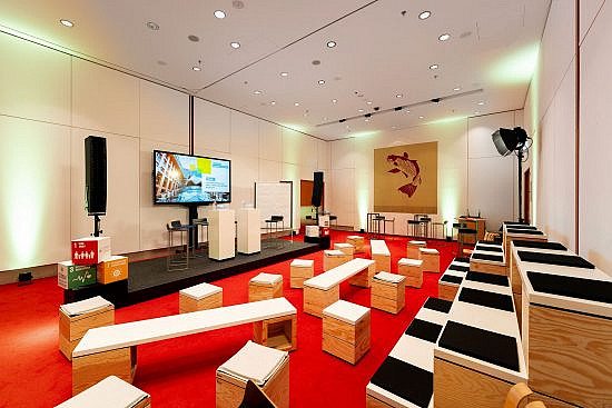 AXICA Raum Auditorium Workshop mit Bene-Mobiliar